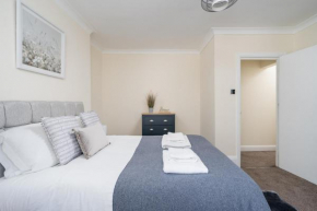 Modern 3 Bedroom Central Apartment - Sleeps 6